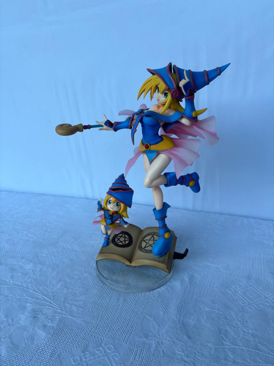 Yu-Gi-Oh! Dark Magician Girl Action Figure Statue 25cm