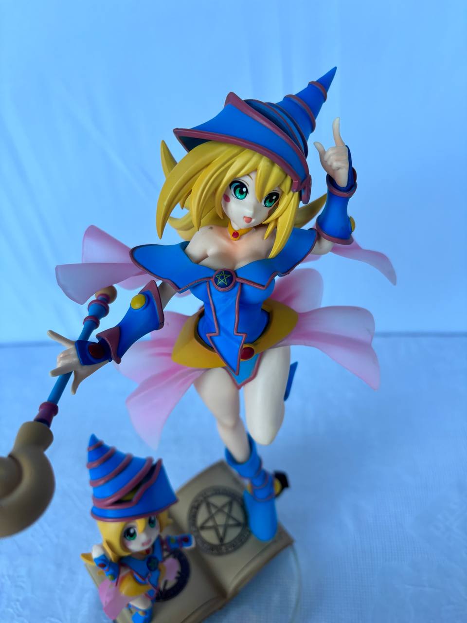 Yu-Gi-Oh! Dark Magician Girl Action Figure Statue 25cm