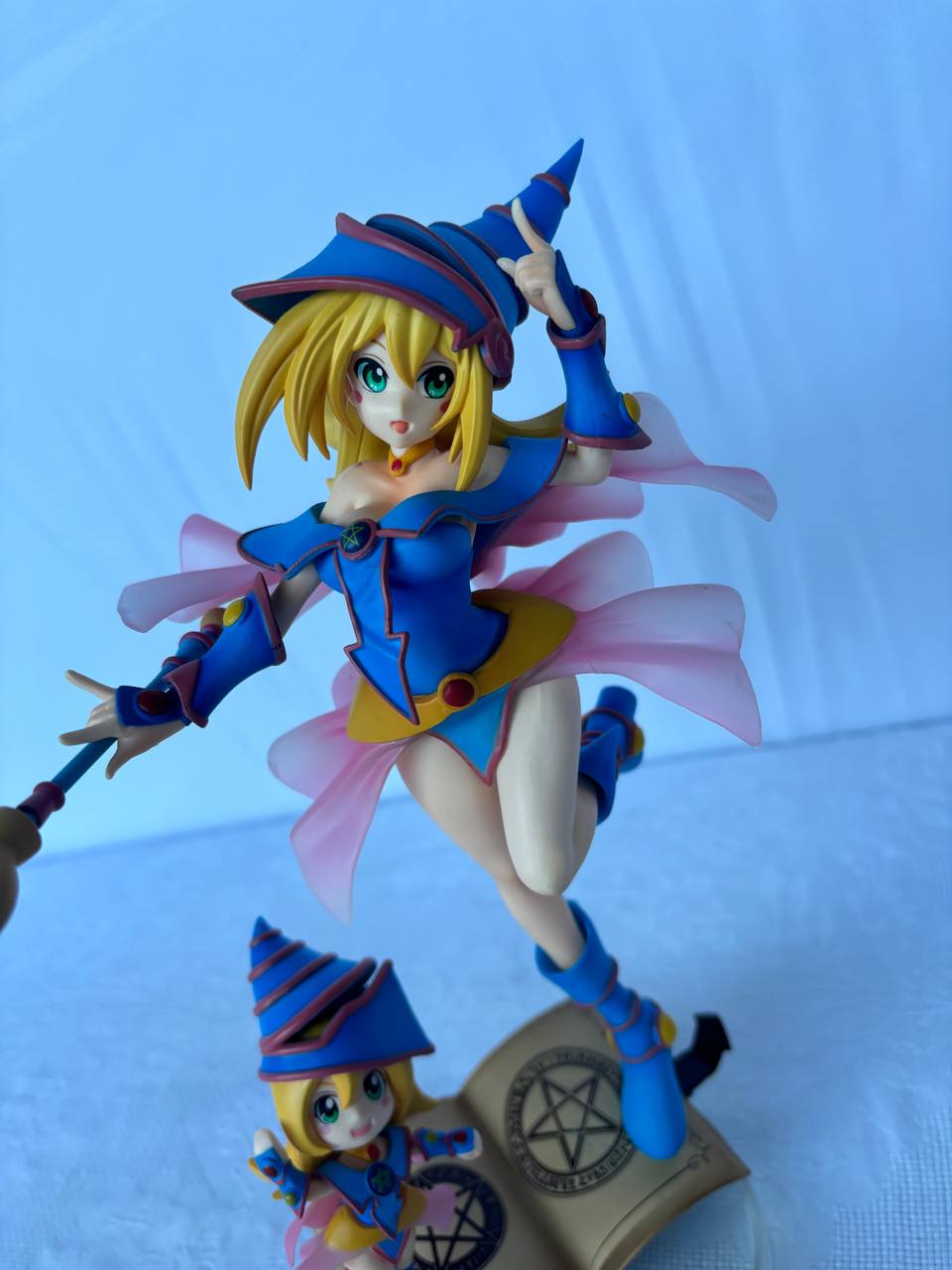 Yu-Gi-Oh! Dark Magician Girl Action Figure Statue 25cm