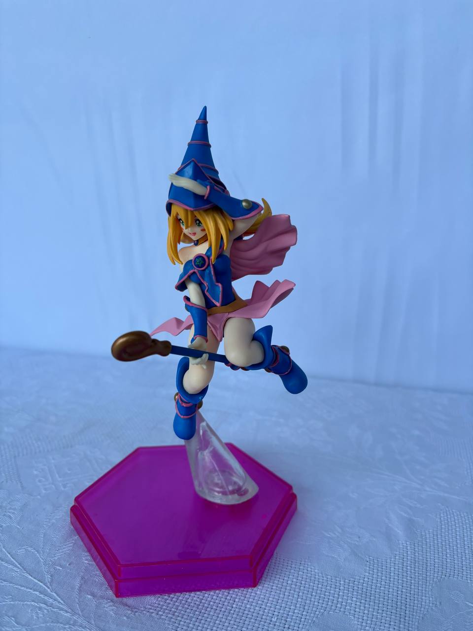 Yu-Gi-Oh! Dark Magician Girl Action Figure Statue 20cm