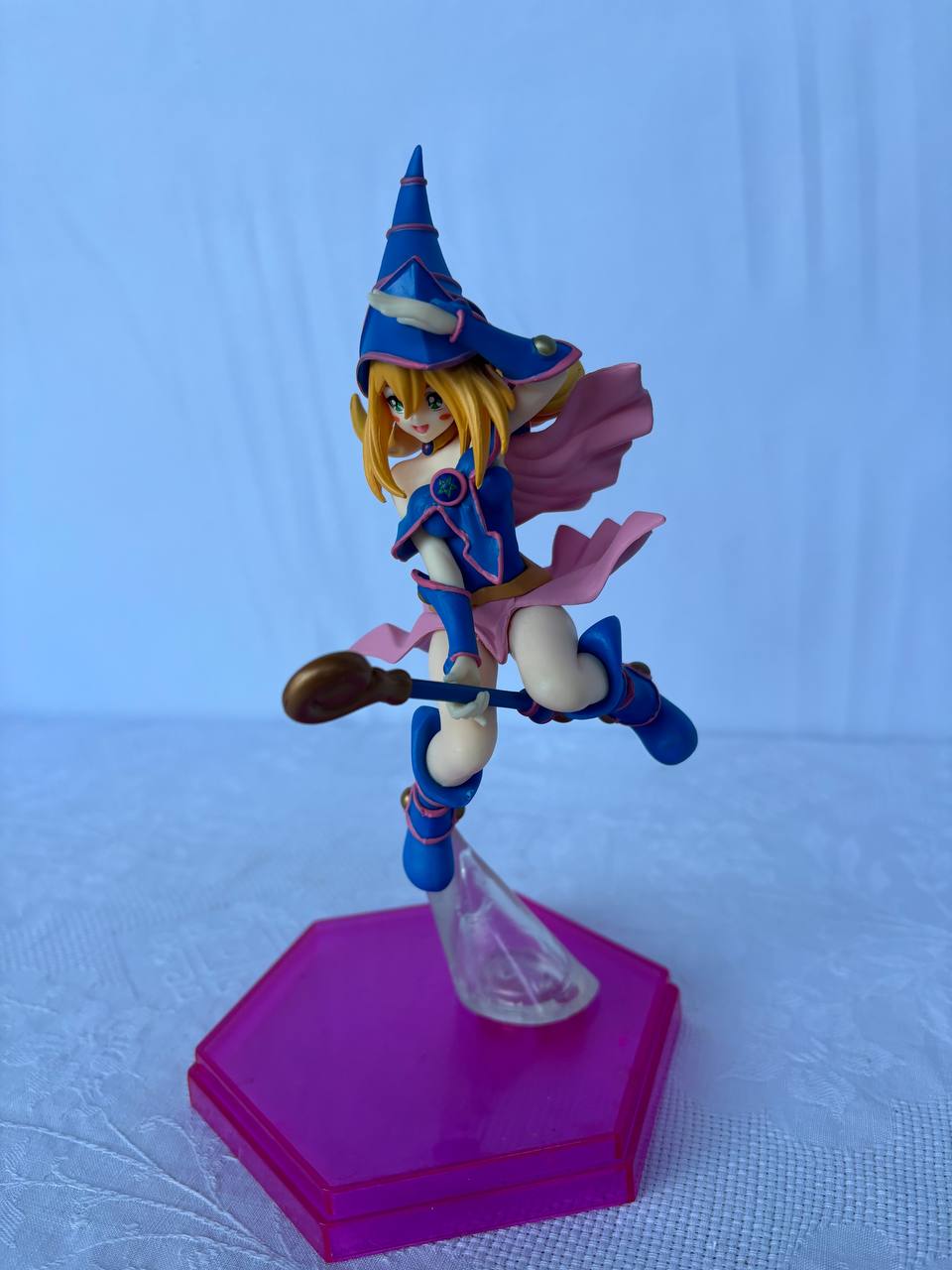 Yu-Gi-Oh! Dark Magician Girl Action Figure Statue 20cm